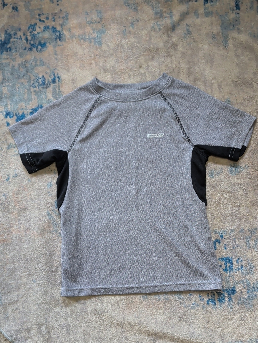hind Kids Short-Sleeve Athletic Tee in Gray and Black Boy's Small (6-8)